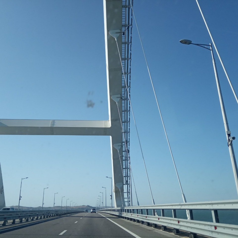 Крымский мост вблизи