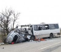 Рейсовый автобус из Сак столкнулся с легковушкой, 11 марта 2013