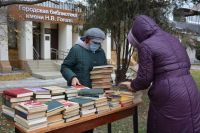 В Саках дарят книги